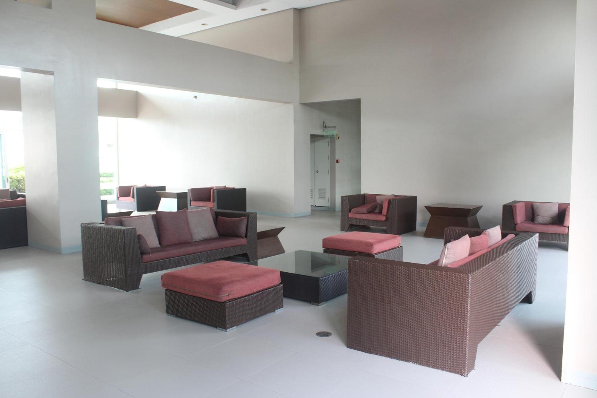 Affordable Makati Serviced Apartments Манила Екстериор снимка