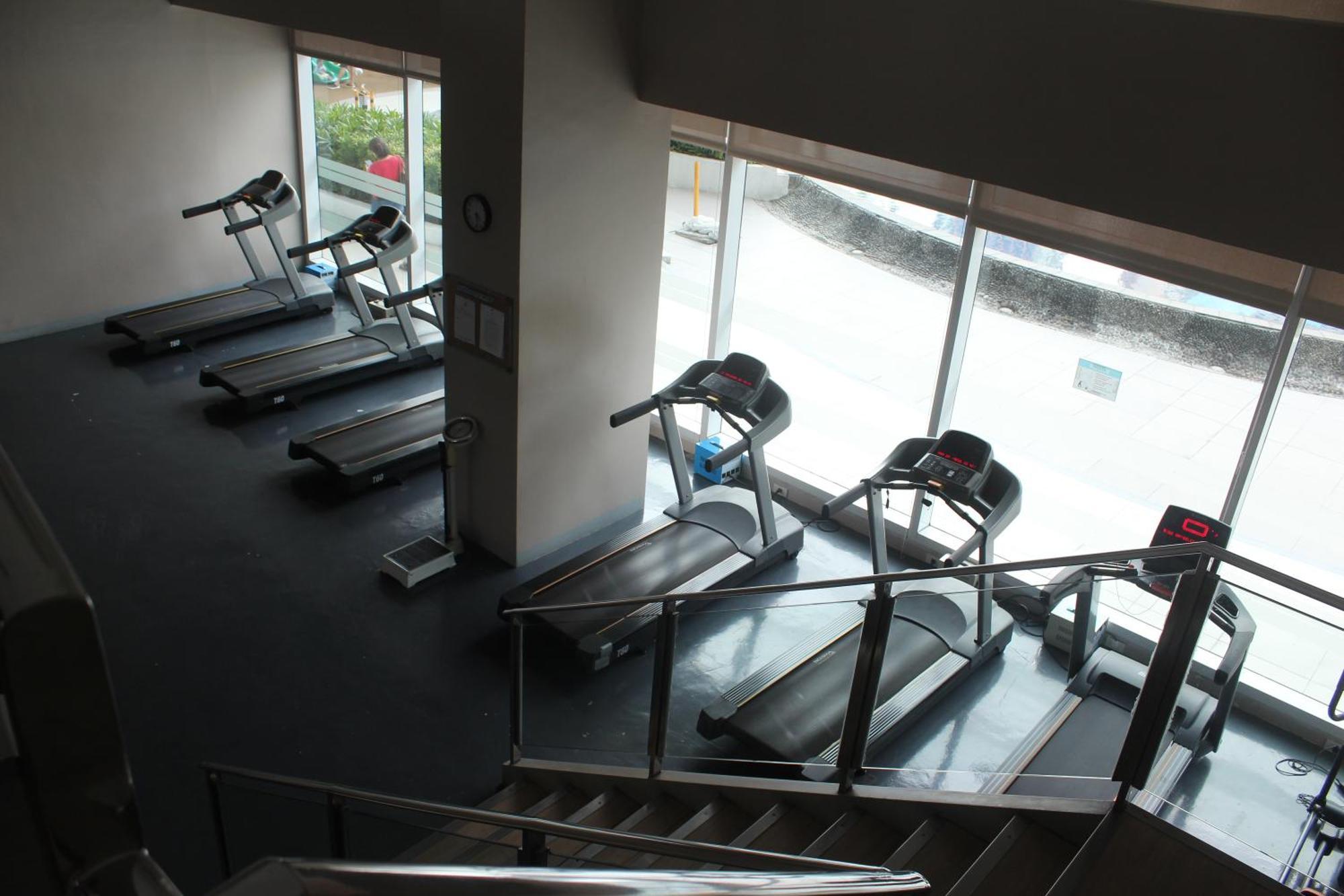 Affordable Makati Serviced Apartments Манила Екстериор снимка