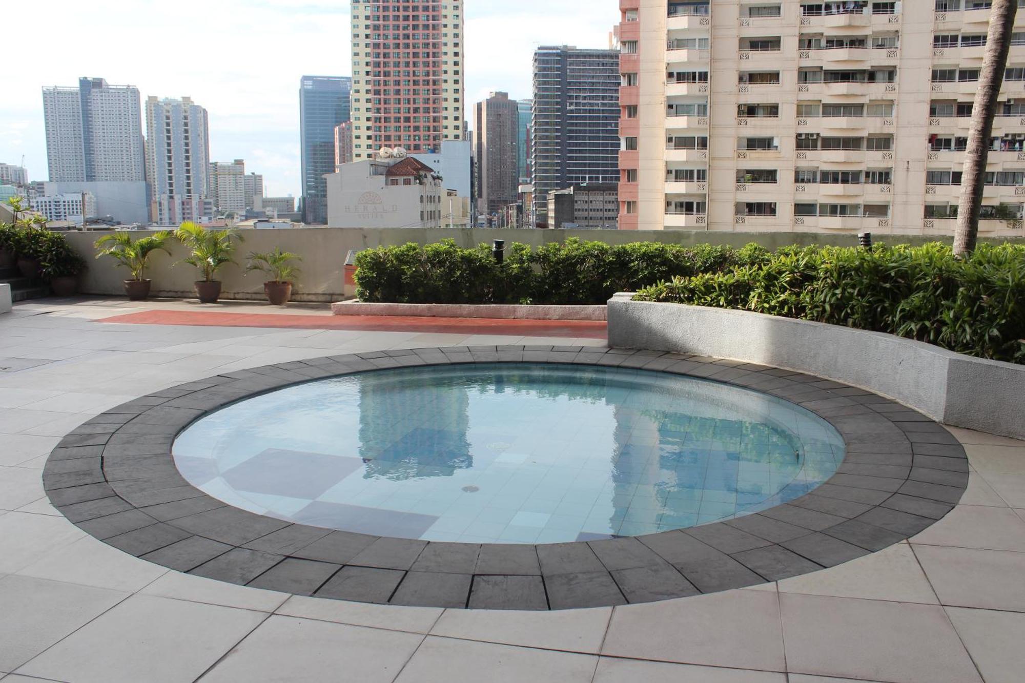 Affordable Makati Serviced Apartments Манила Екстериор снимка