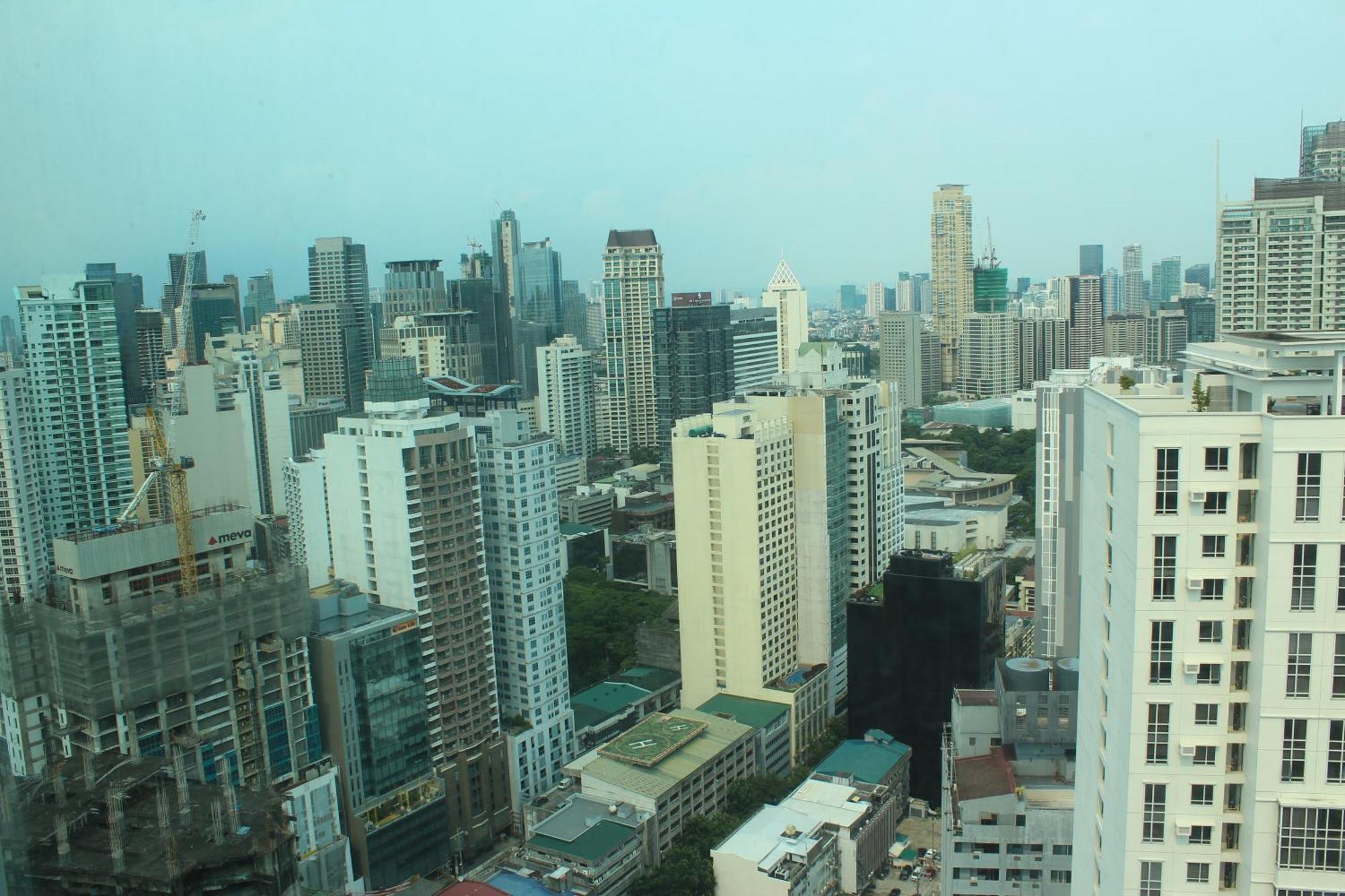 Affordable Makati Serviced Apartments Манила Екстериор снимка