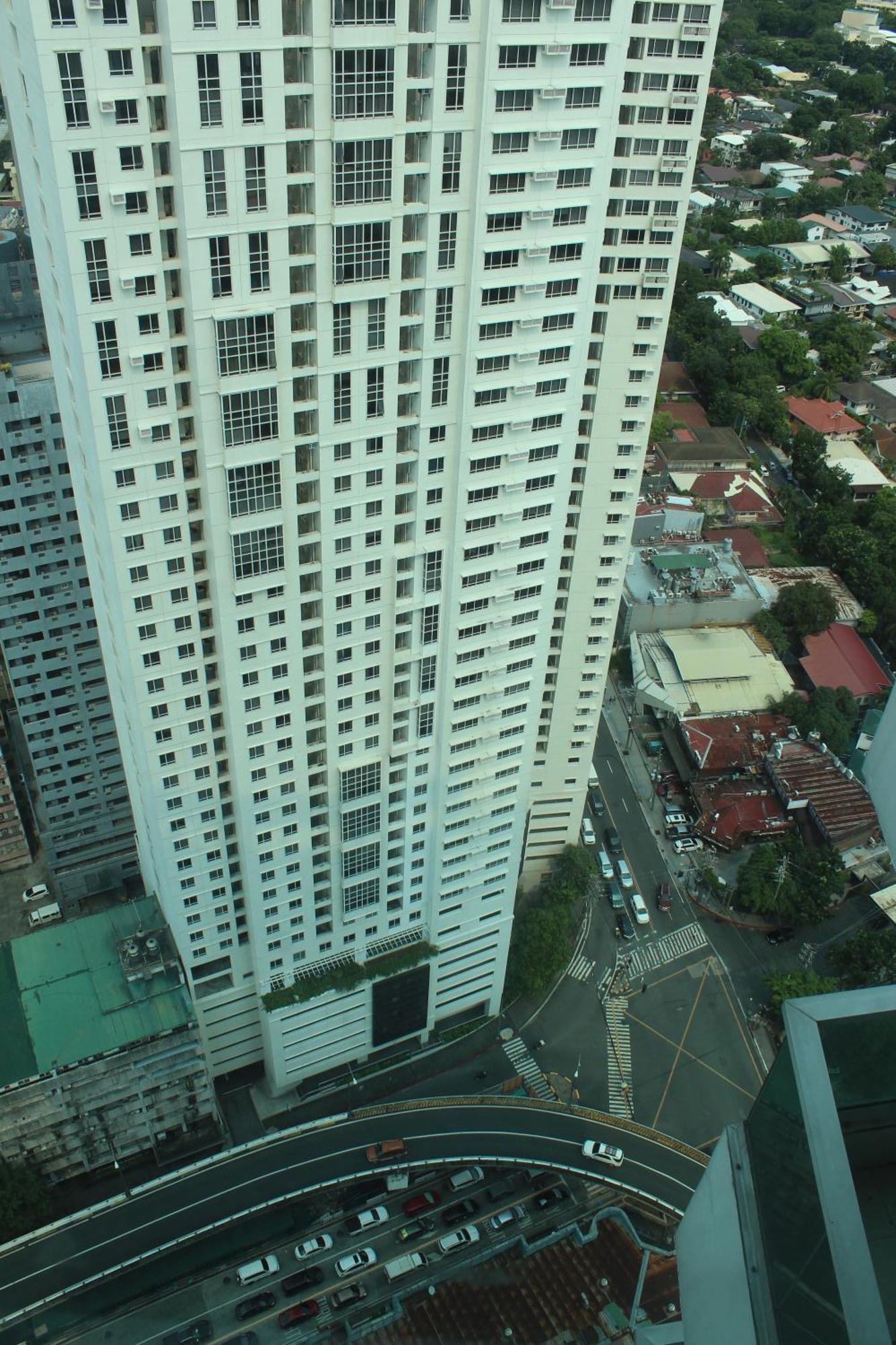 Affordable Makati Serviced Apartments Манила Екстериор снимка