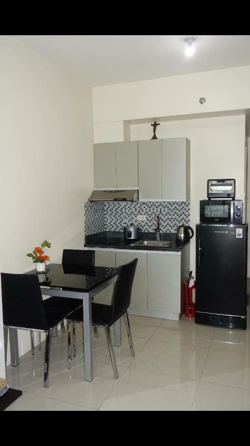 Affordable Makati Serviced Apartments Манила Екстериор снимка